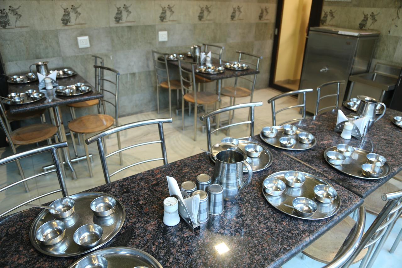 Hotel Heena Plaza Ābu Road Eksteriør billede