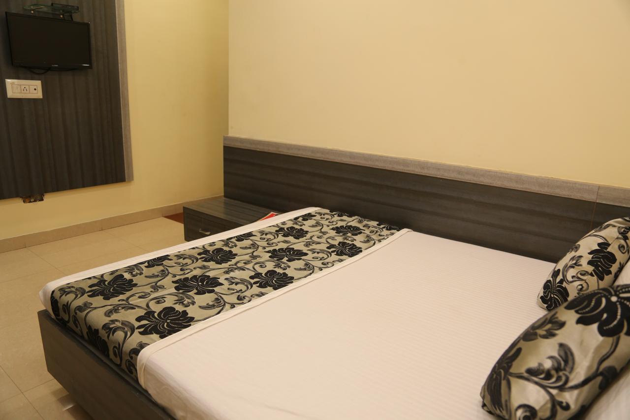 Hotel Heena Plaza Ābu Road Eksteriør billede
